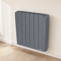 Radiateur DELONGHI HONEY anthracite installé dans un intérieur